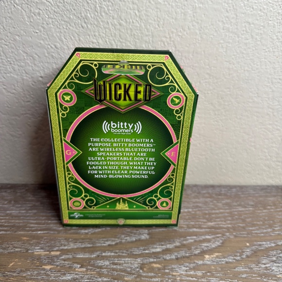 Wicked Green Bluetooth Speaker new - Picture 2 of 2